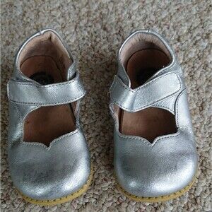 Livie & Luca Silver Metallic Mary Janes Velcro size 7/8